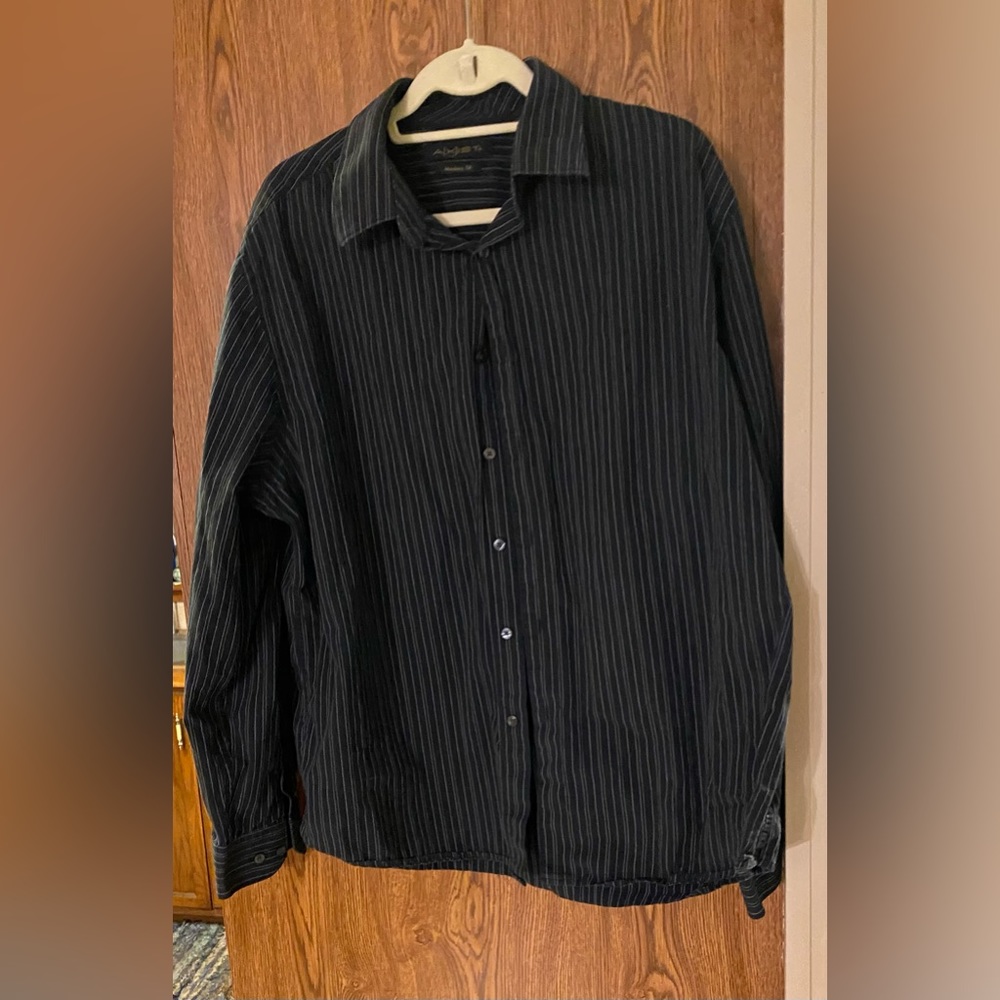 Axist mens long sleeve shirt. Modern fit  Size XXL